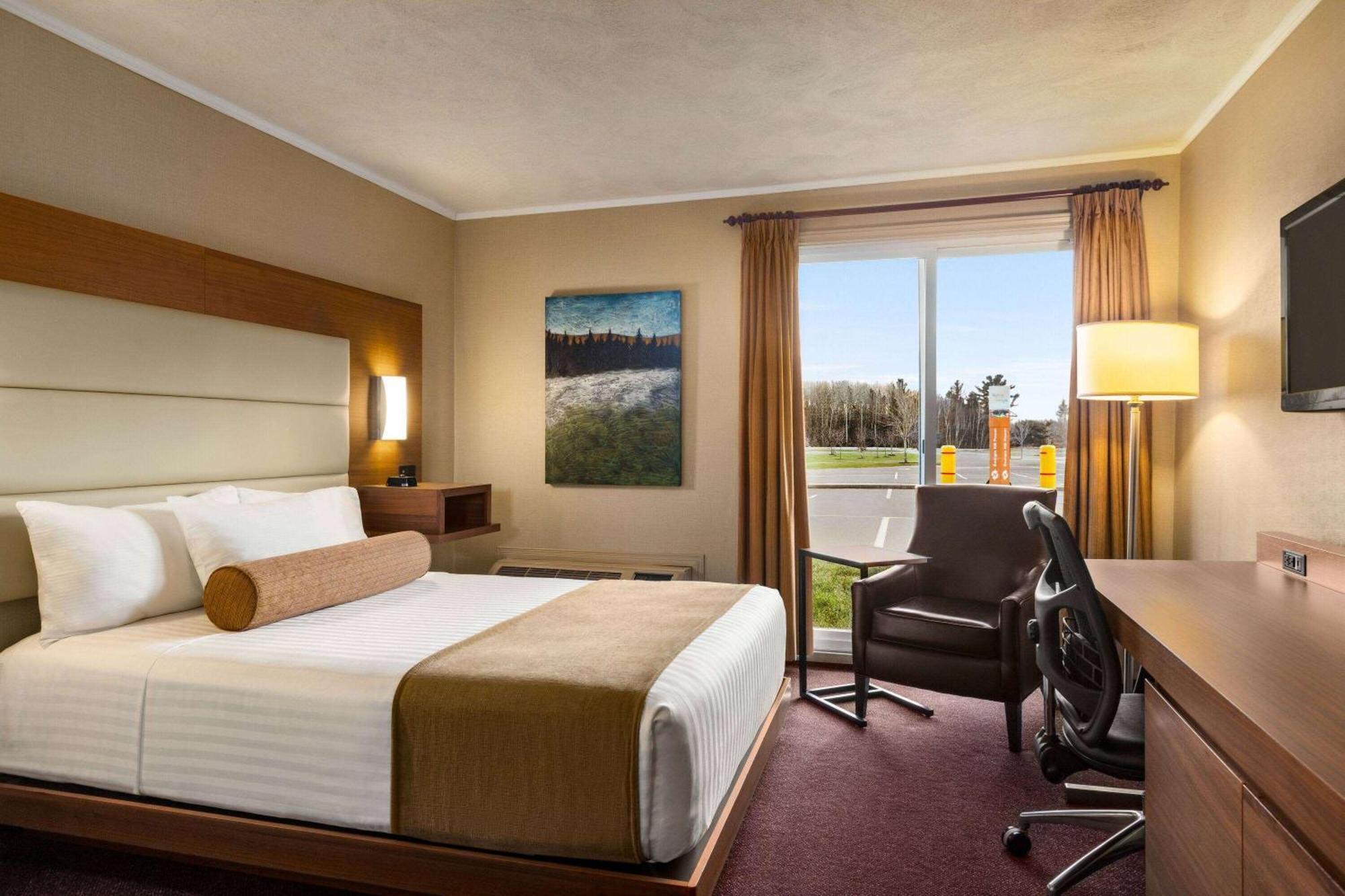 Atlantic Host Hotel, Trademark Collection By Wyndham Bathurst Exterior foto